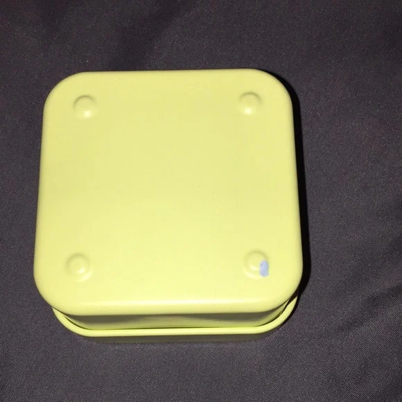 Empty Henri Bendel Travel Candle Tin Lemon Verbena - Picture 13 of 14